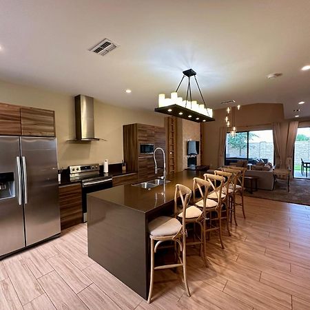 Luxury Home In Orlando With Private Hot Tub - 7 Min From Disney Parks - 3 Bedrooms And 4 Bathrooms! Extérieur photo