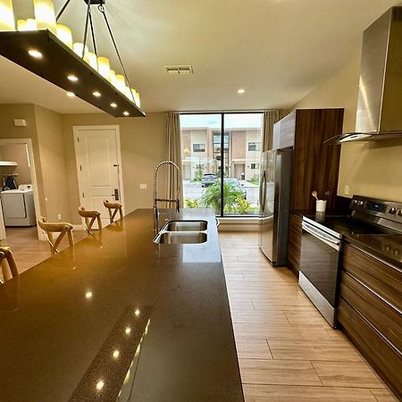 Luxury Home In Orlando With Private Hot Tub - 7 Min From Disney Parks - 3 Bedrooms And 4 Bathrooms! Extérieur photo