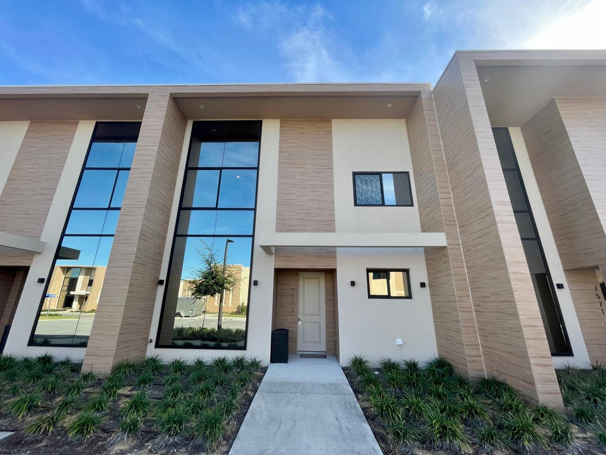 Luxury Home In Orlando With Private Hot Tub - 7 Min From Disney Parks - 3 Bedrooms And 4 Bathrooms! Extérieur photo