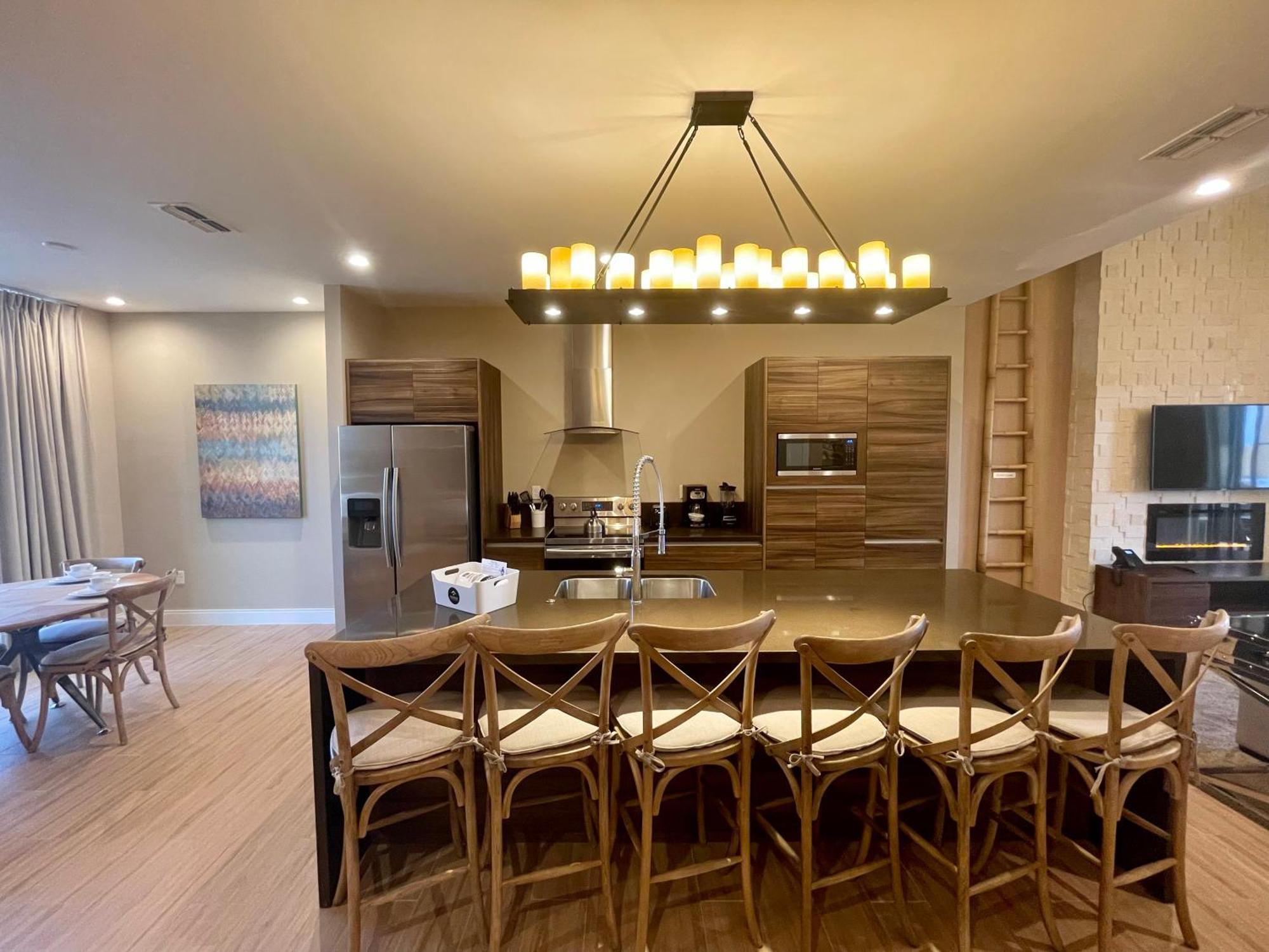 Luxury Home In Orlando With Private Hot Tub - 7 Min From Disney Parks - 3 Bedrooms And 4 Bathrooms! Extérieur photo