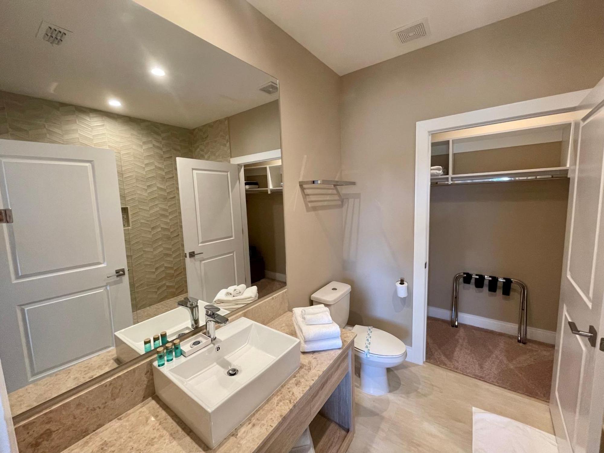 Luxury Home In Orlando With Private Hot Tub - 7 Min From Disney Parks - 3 Bedrooms And 4 Bathrooms! Extérieur photo