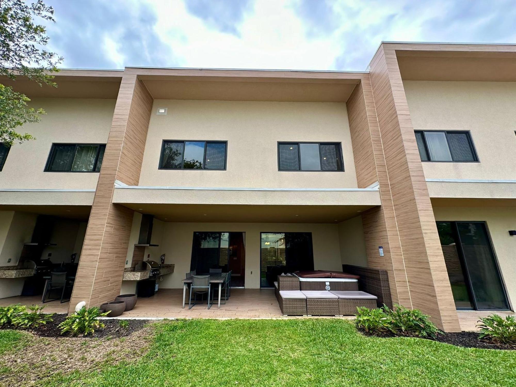 Luxury Home In Orlando With Private Hot Tub - 7 Min From Disney Parks - 3 Bedrooms And 4 Bathrooms! Extérieur photo