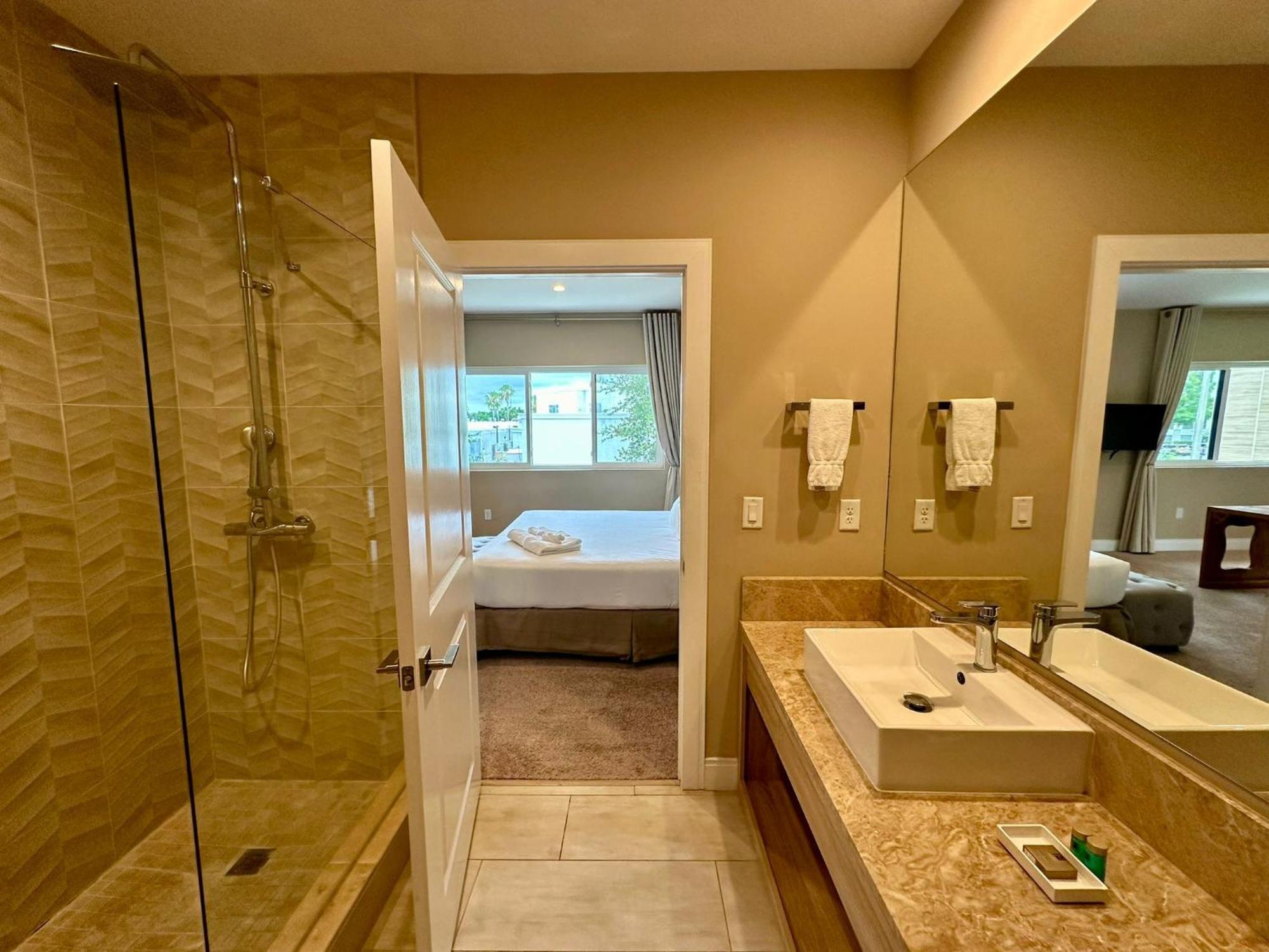 Luxury Home In Orlando With Private Hot Tub - 7 Min From Disney Parks - 3 Bedrooms And 4 Bathrooms! Extérieur photo