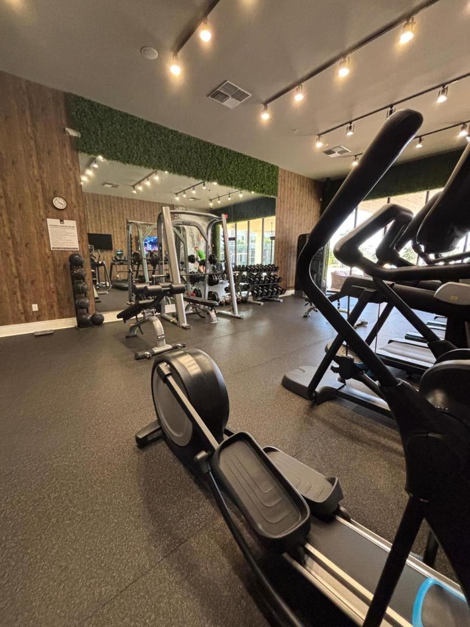 Luxury Home In Orlando With Private Hot Tub - 7 Min From Disney Parks - 3 Bedrooms And 4 Bathrooms! Extérieur photo